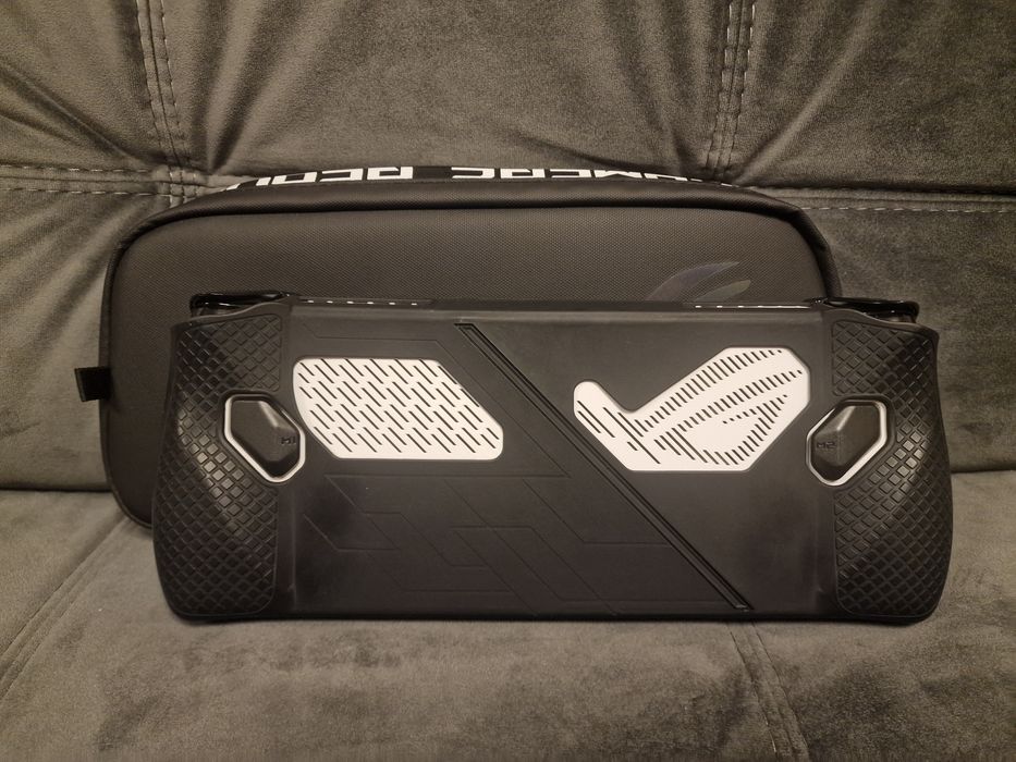 Asus ROG Ally Z1 Extreme 1TB+3 кейса, протектор и докинг стация