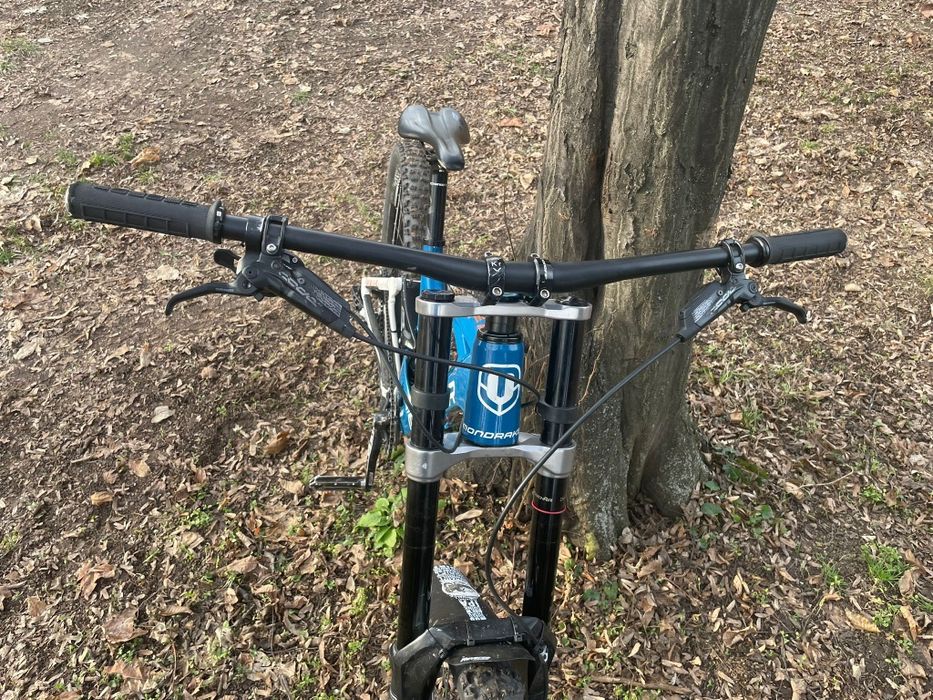 Bicicleta de downhill mondraker summum 2020