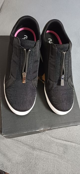 Tenisi cu platforma
Ryka Wedge Sneakers with Zipper Detail Vibe