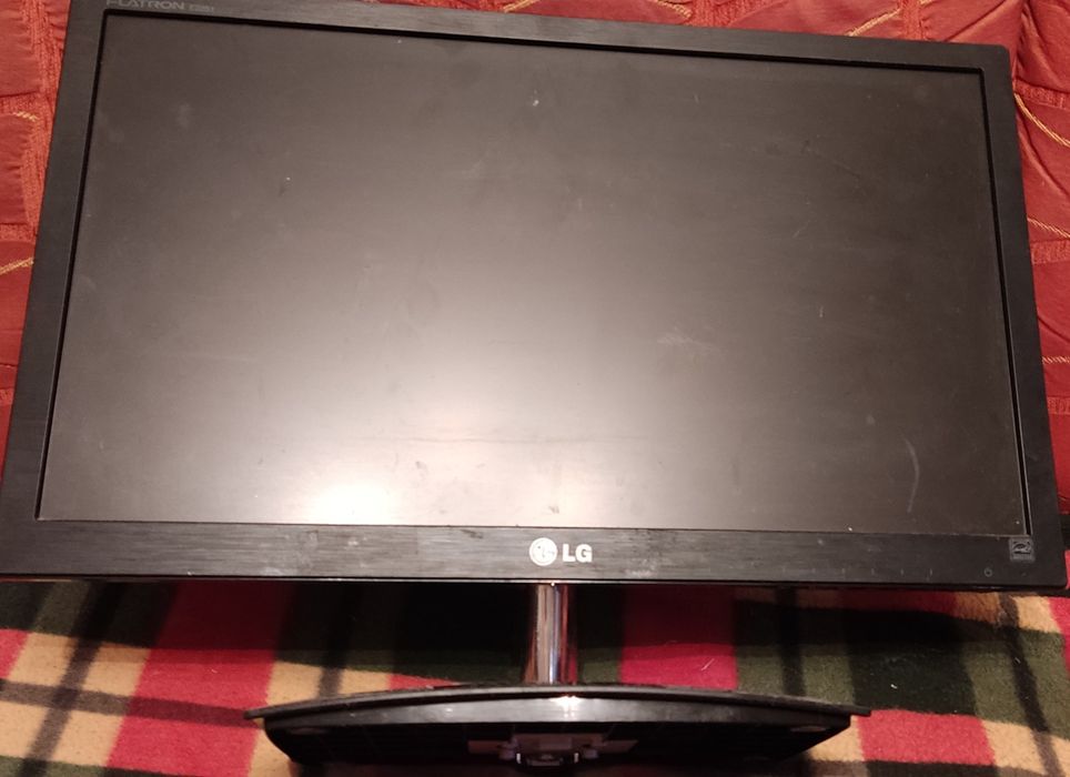 Монитор LG 21.5 E225