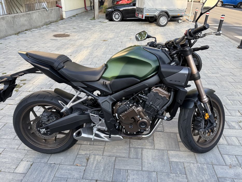 Honda CB650R e-Clutch 2024 – ca nouă, doar 4.240 km