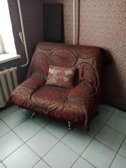Продаётся диван с двумя креслами
