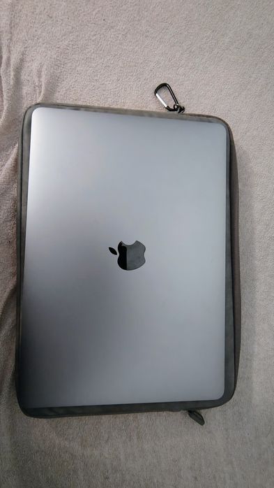 MacBook Air M1 2021 Baterie 95% doar 144 de cicluri Stare Impecabila.