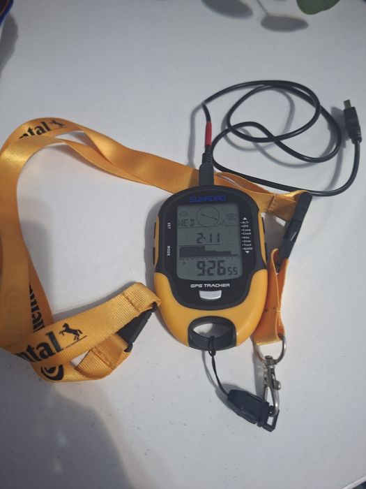 Dispozitiv multifunctional GPS, altimetru, busola digitala,
