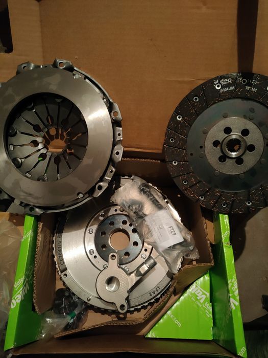 Ambreiaj cu volanta masa dubla Renault Trafic Opel Vivaro 1.6