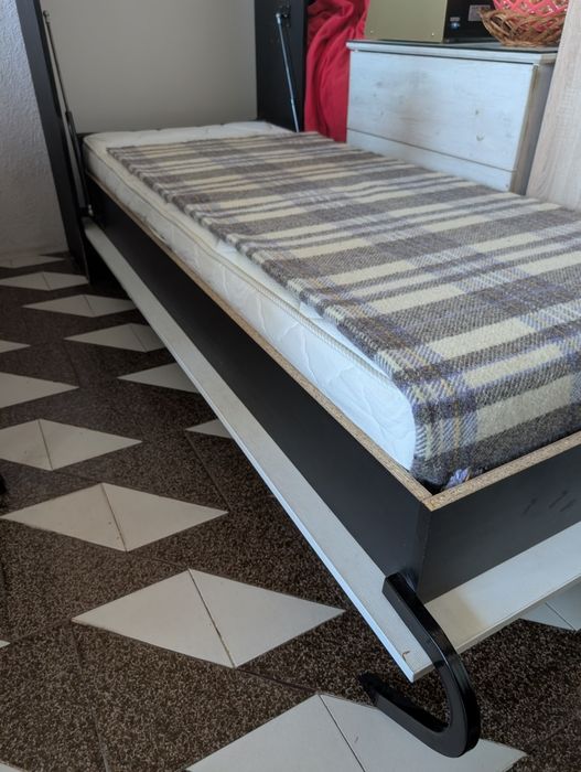 Падащо легло мърфи