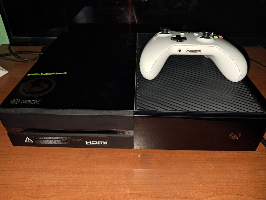 Xbox One 500 GB + Controller Original + Jocuri