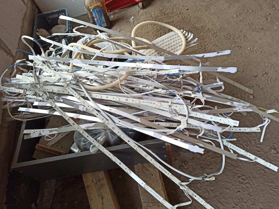 Диодные ленты около 30-40шт все что на фото