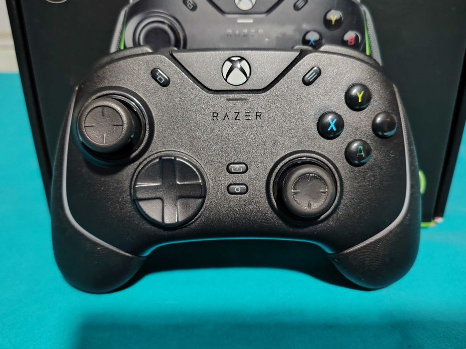RAZER Wolverine V2 Chroma controller Xbox si PC cu cutie