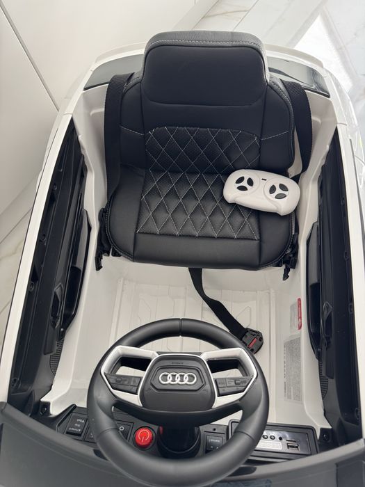 Акумулаторен джип Audi e-tron sportback