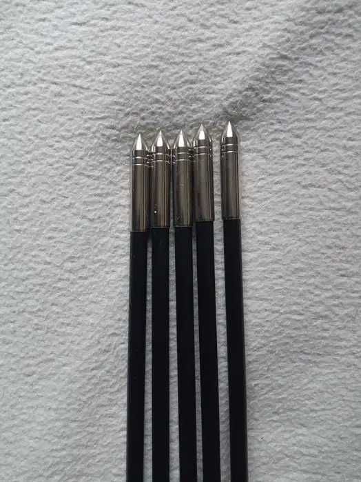 Săgeți din fibra sticla de 81cm cu varf,3pene,nock,diametru de 7mm,noi