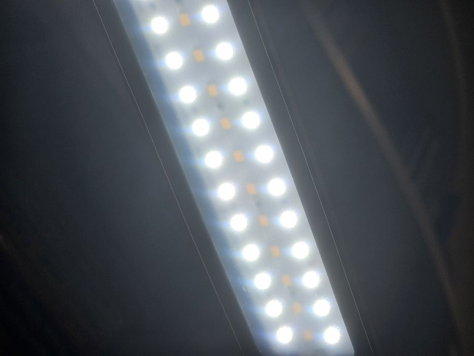 Нова LED Настолна лампа