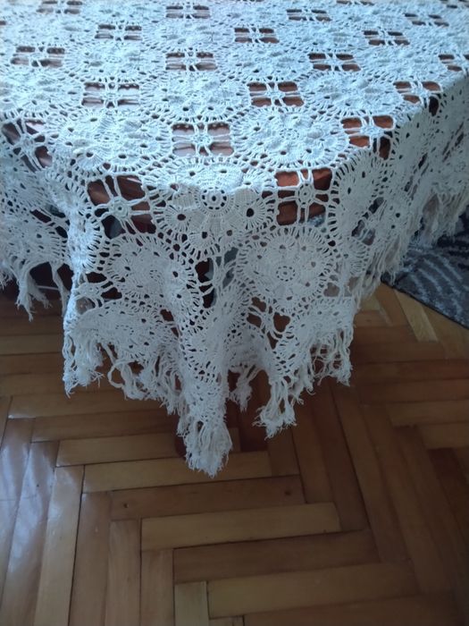 Продавам покривка плетена на една кука 160 х130 см