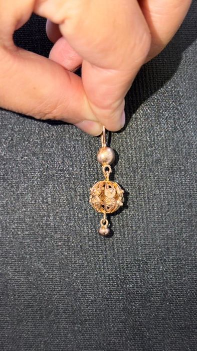 Золотые весячии серги 9 грамм