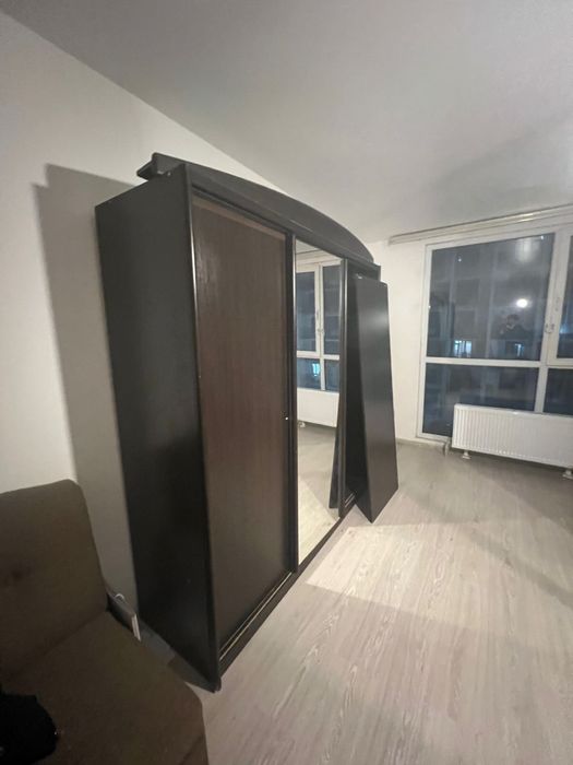 Продам шкаф, очень вместительный.