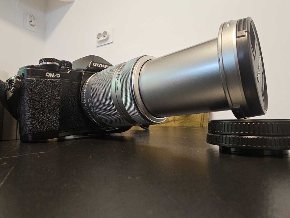 Olympus OM-D E-M10 Mark II la cutie Obiectiv 40-150mm/3 baterii/geanta