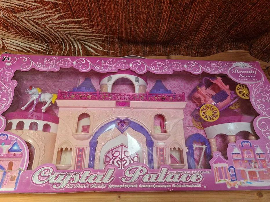 Замък музикален и  къща на барби barbie