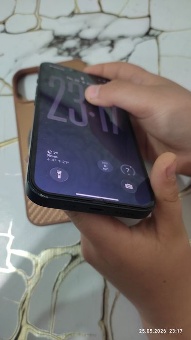 Продам iPhone 13