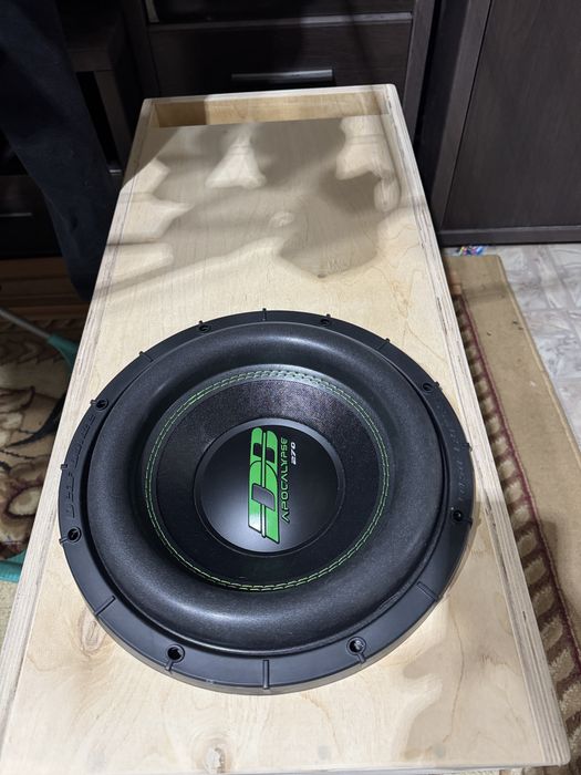 Продам сабвуфер с усилителем