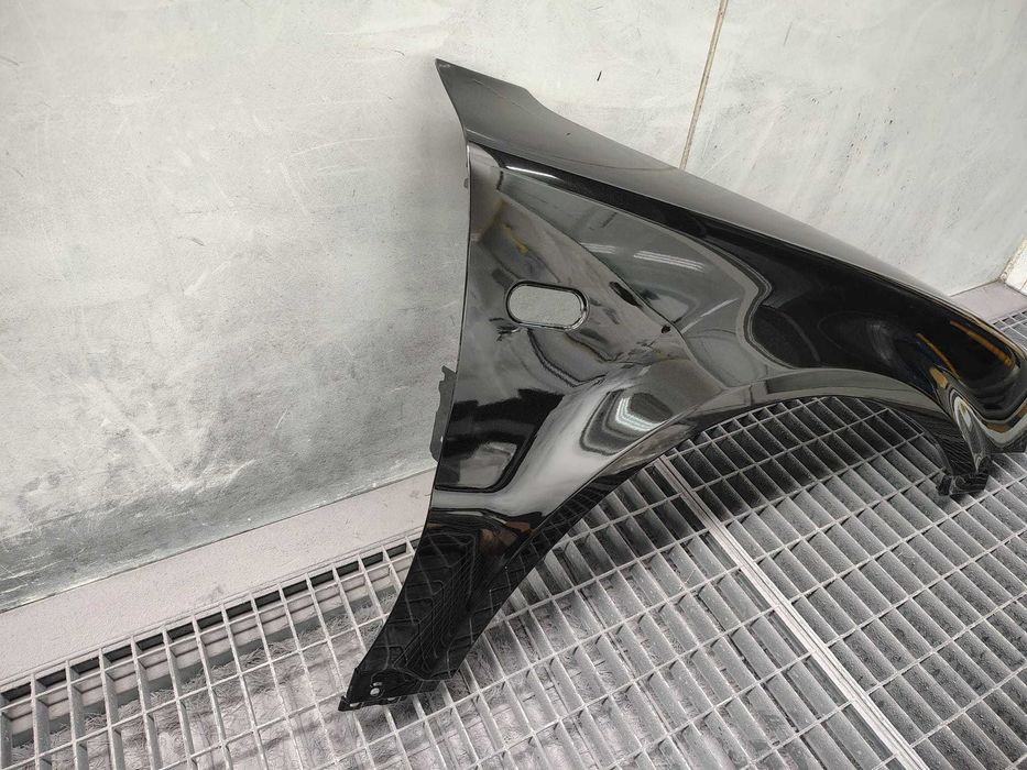 Aripa Fata Dreapta VW Passat B5.5 An 2000-2004 (LC9Z (Negru))