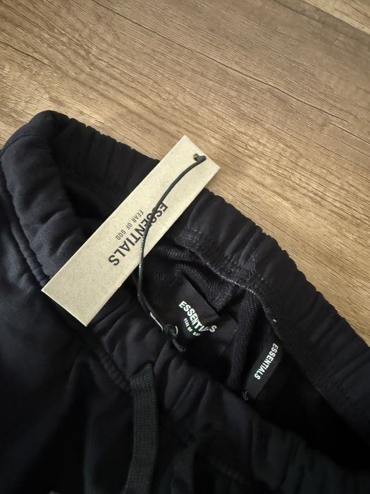 Pantaloni negrii Essentials