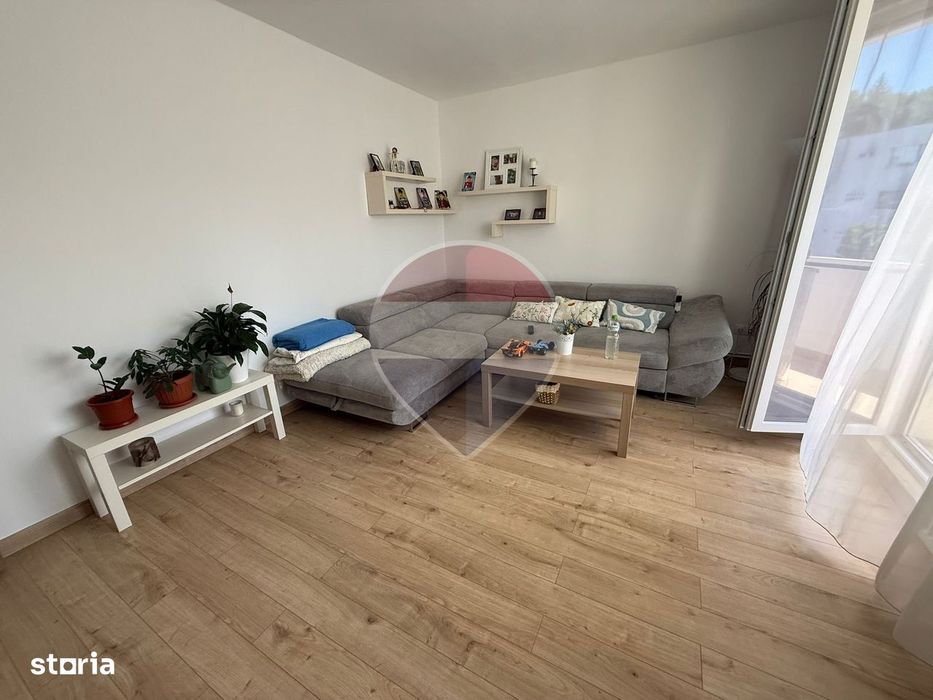 De închiriat: Apartament 4 camere DECOMANDATE
