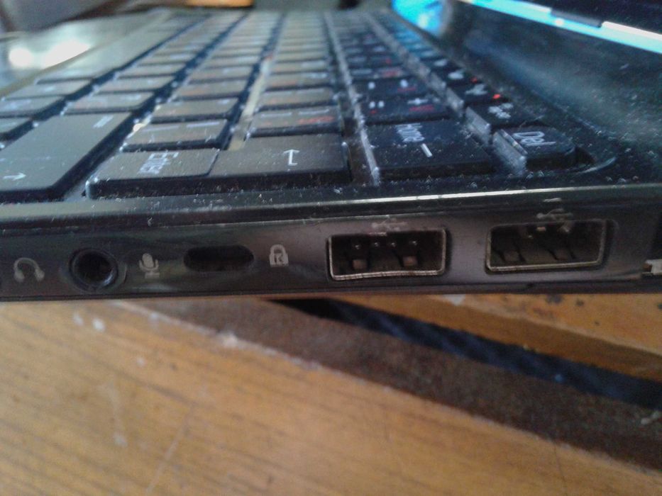 Малък лаптоп HP Mini модел 200-4210st за части