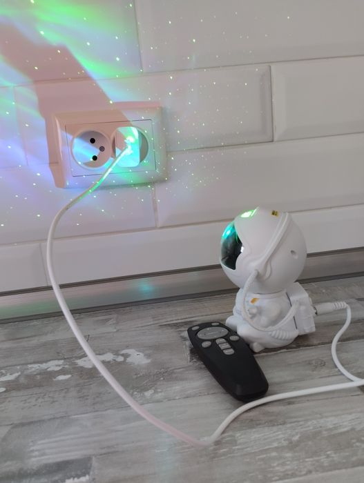 Продам ночник Космонавт