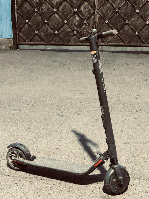Электронный самокат ninebot