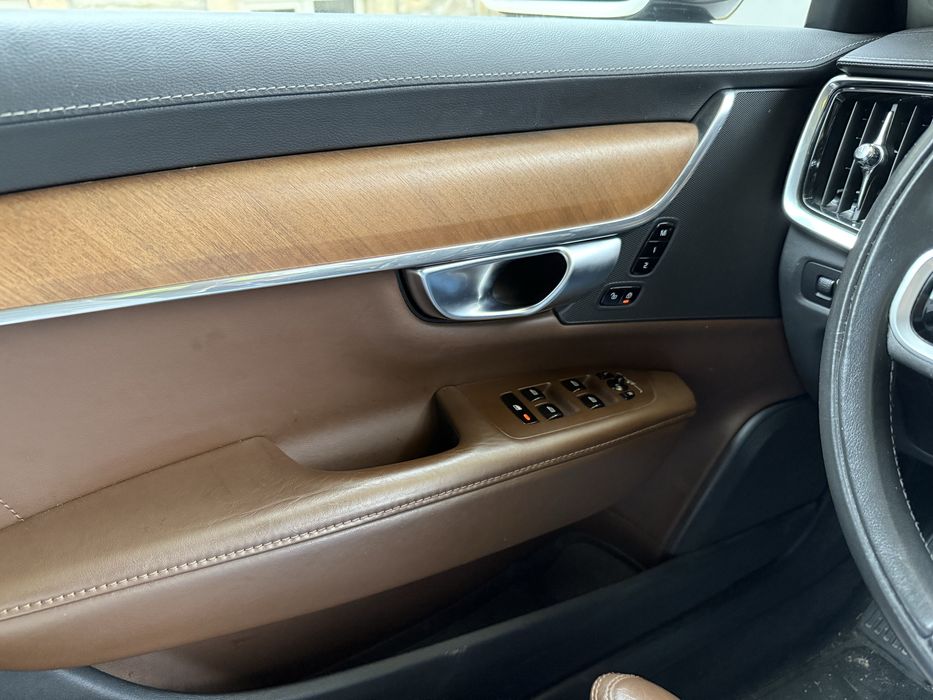 Volvo V90 T8 Inscription Plug-in Hybrid AWD