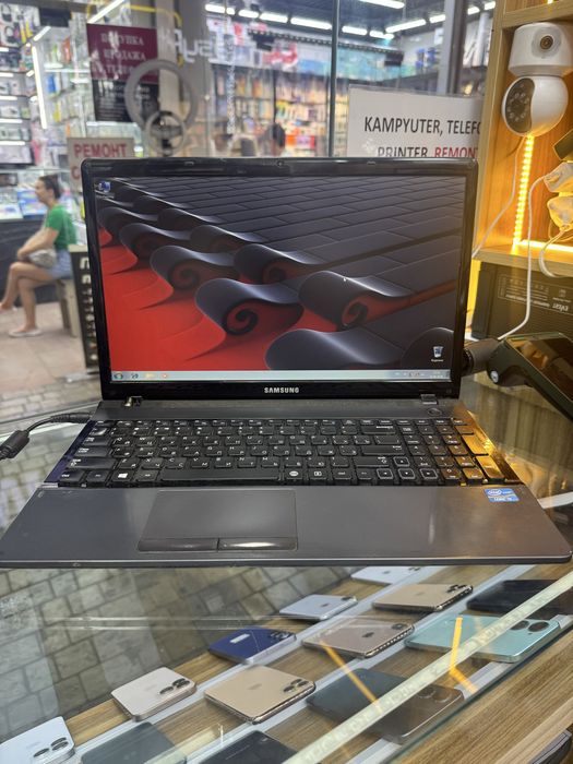 Samsung Intel i 3-2310M DDR 8GB/NVIDIA GeForce GT620M/SSD 128 GB/HARD