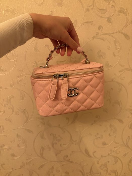 Сумки Chanel белая и розовая