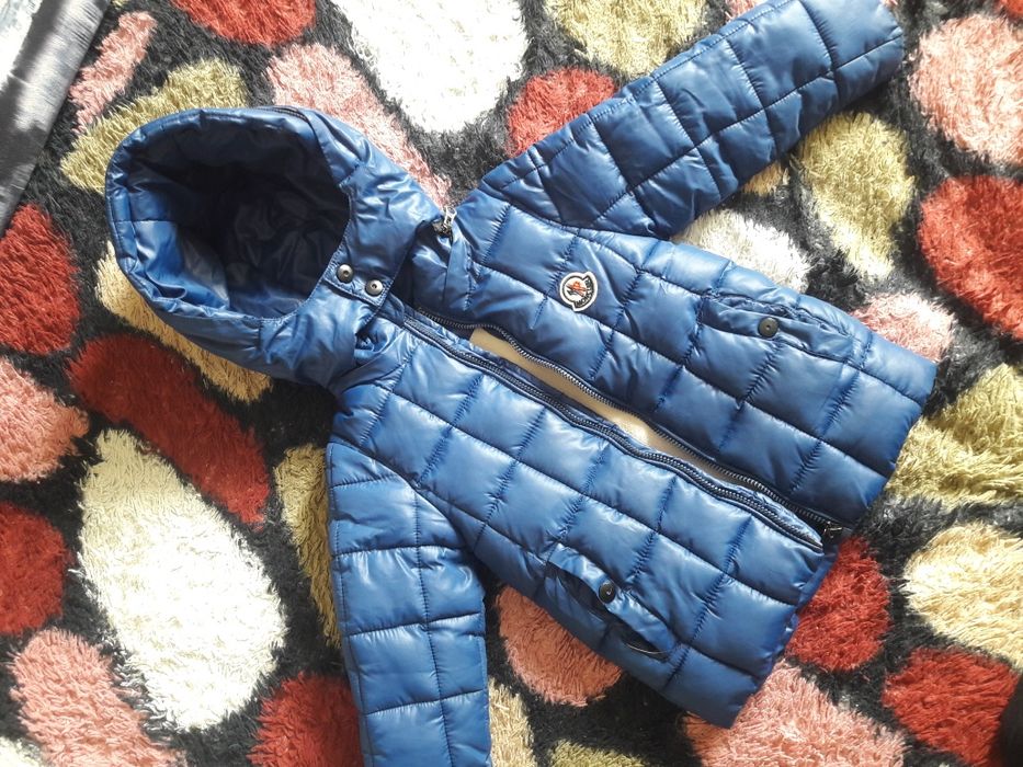 Продам куртку детскую