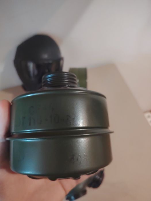 Vând masca de gaze M-74 model militar