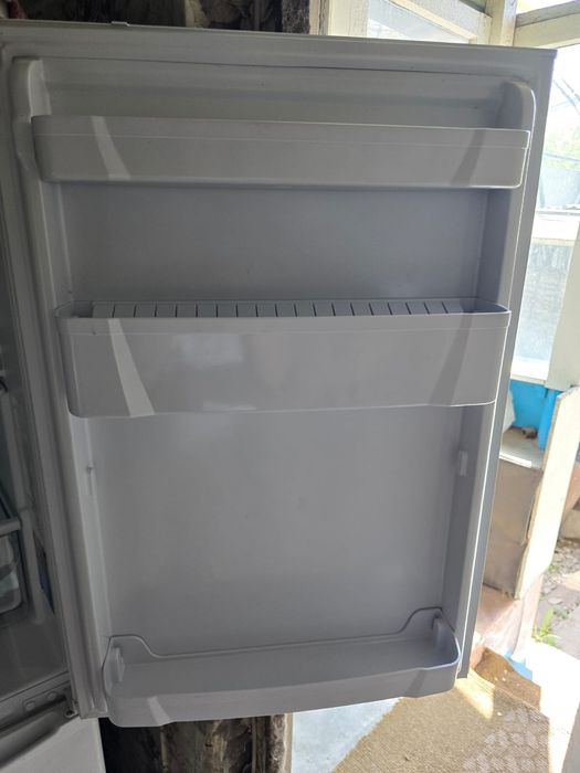 Холодильник indesit