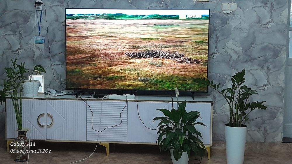 Телевизор  Хайсенс,  поменяю на два телевизора желательно смарт