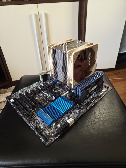 Kit Placă de bază GIGABYTE GA-Z77X-UD5H + i7 3770k + 12gb ram ddr3 + cooler Noctua
