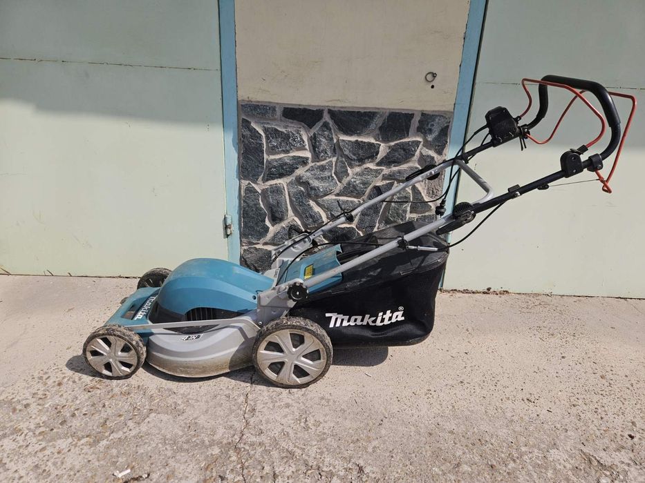 Електрическа косачка Makita