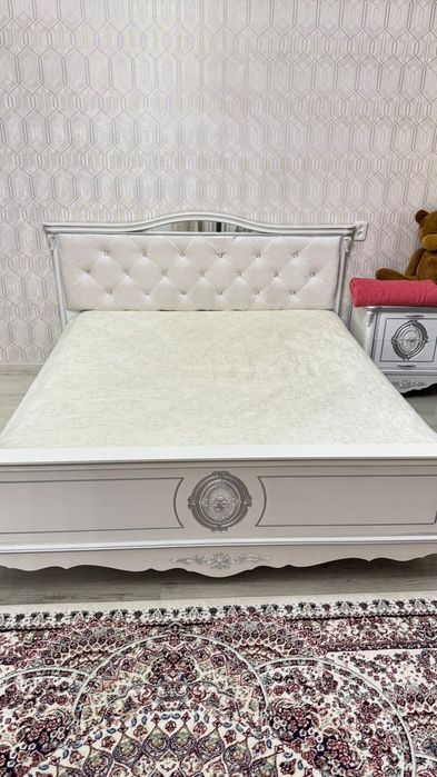 Продается спальный гарнитур