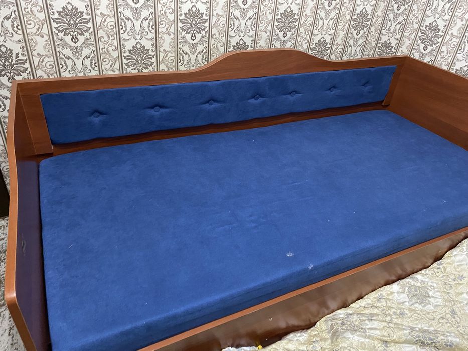 Кровать синий цвет