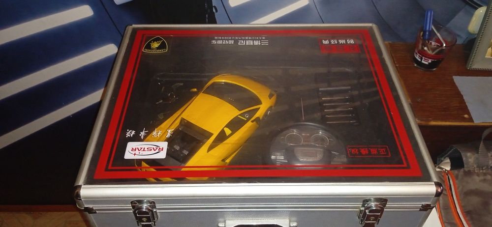 Машина на радиоуправлении Laborghini .