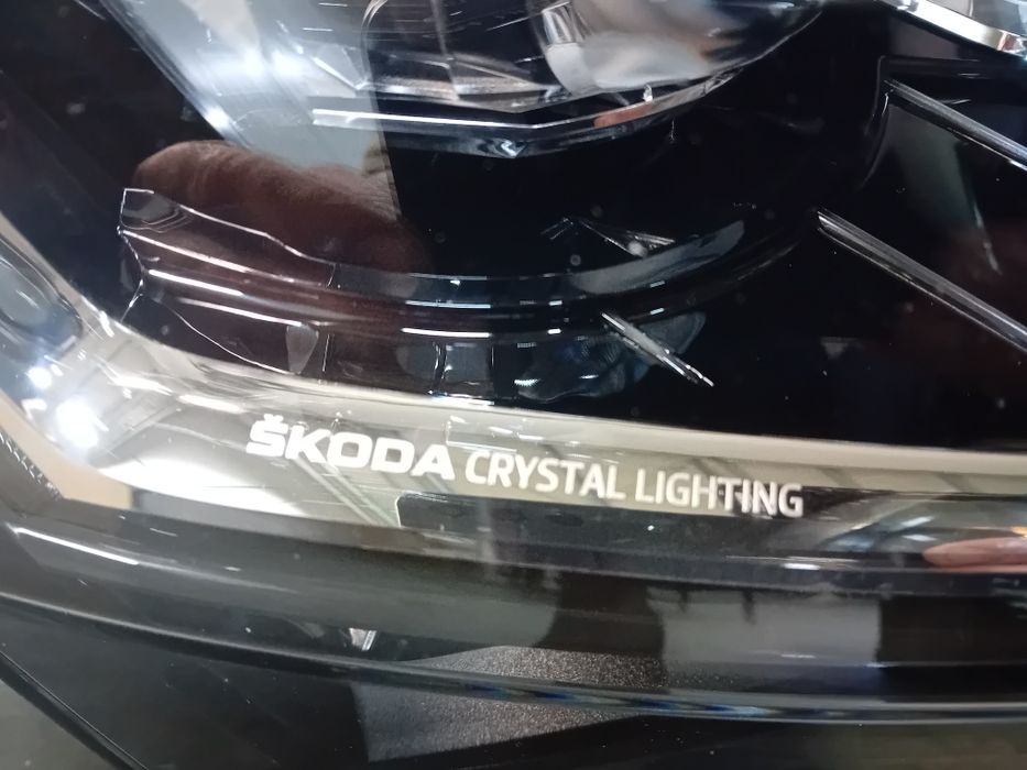 Far dreapta Skoda Superb 3 3V1 Full Led Crystal