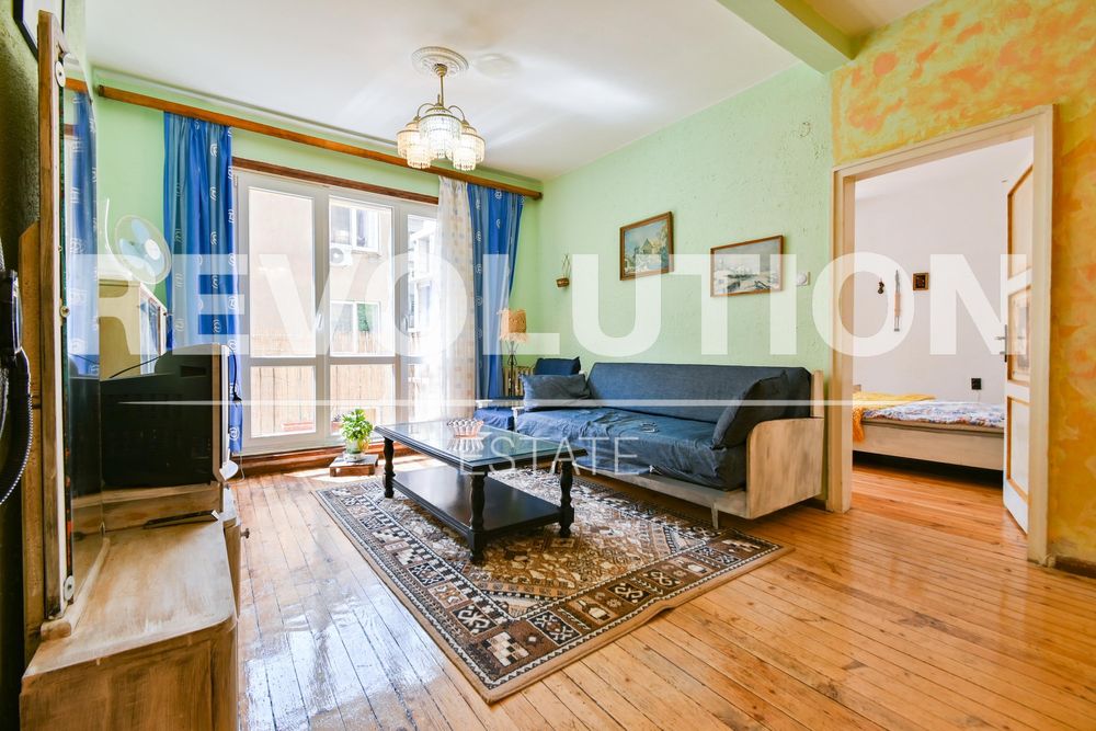 Дава се под наем Четиристаен апартамент в София, Център - 96 кв.м за 1100 € - Снимка #1