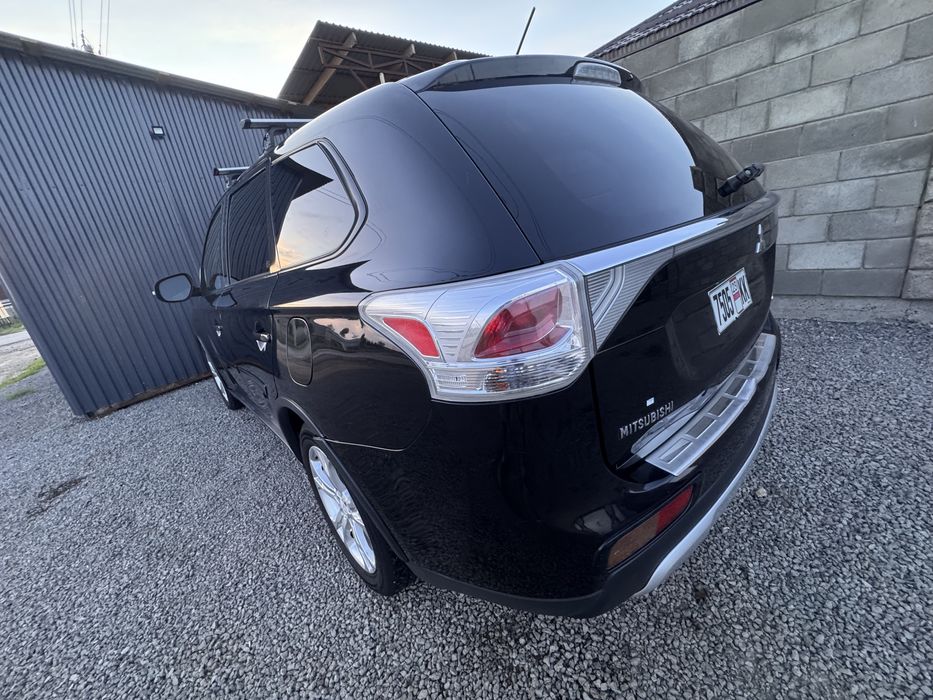 Mitsubishi Outlander 2015год