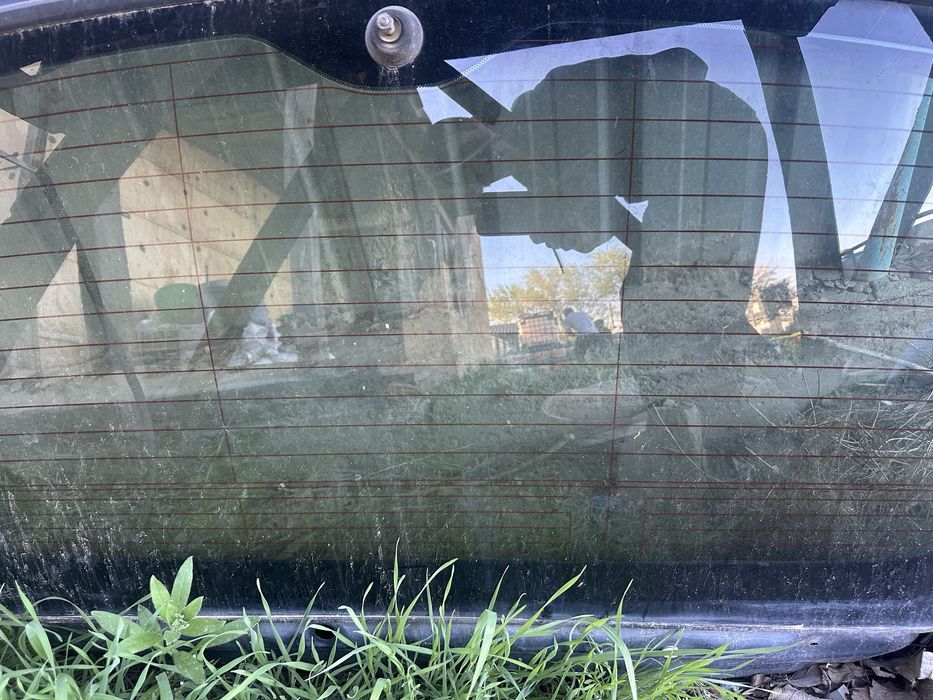 Заднее стекло субару легаси 4 универсал.