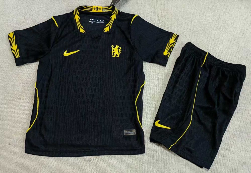 Детски футболни екипи Nike Adidas 2026/2027