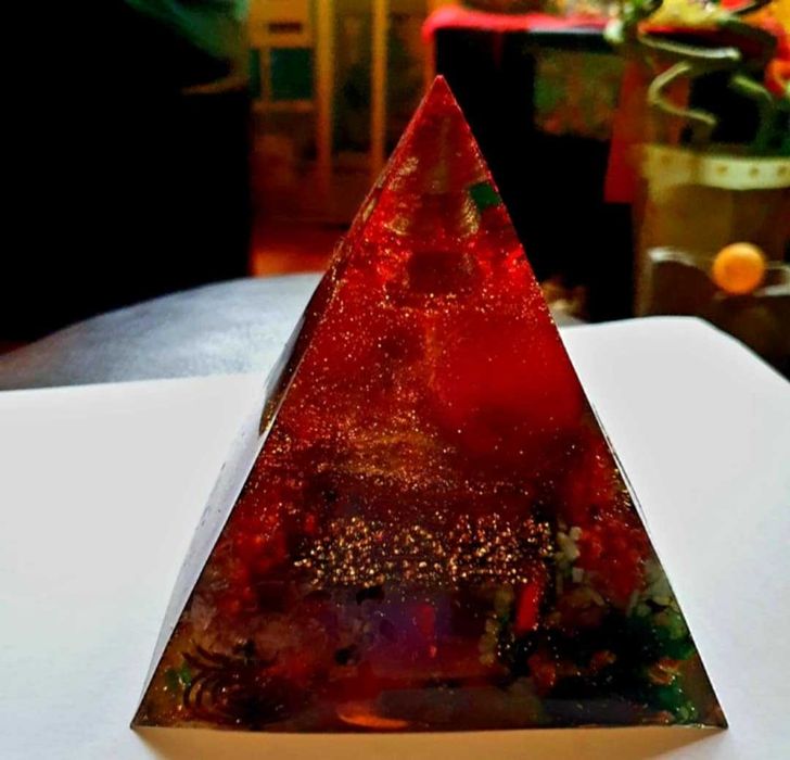 Piramida 3 mere roșii, 15 cm x 14cm , orgon handmade
