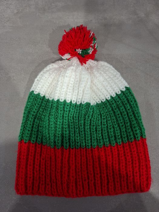 Ръчно плетене шапка - трибагреник