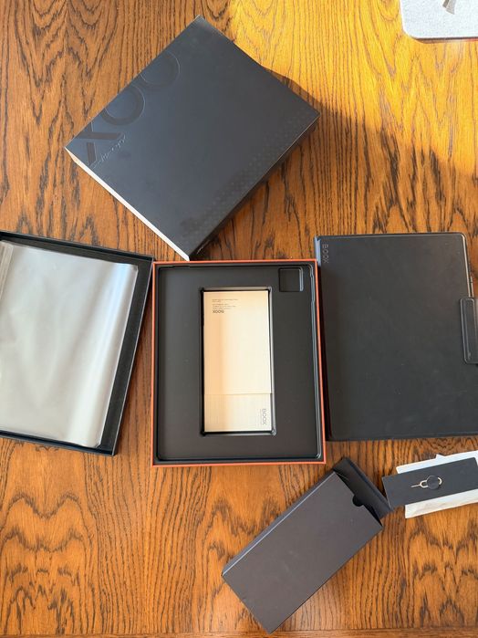 Таблет e-ink BOOX Tab Ultra C Pro 10.3" с клавиатура