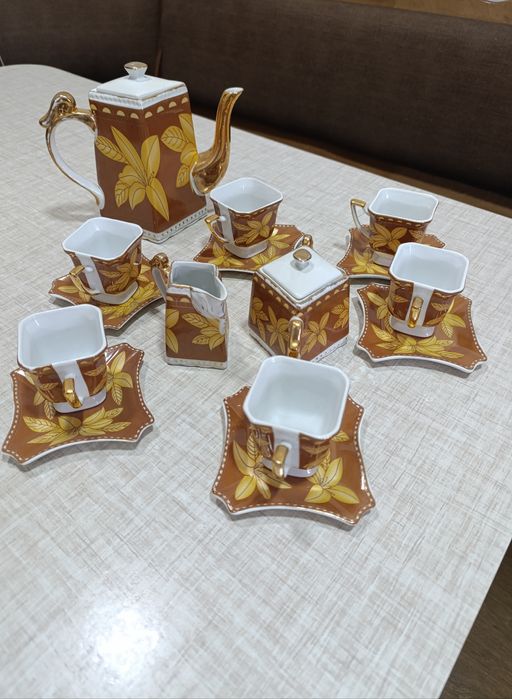 Продаётся Чайный сервиз.